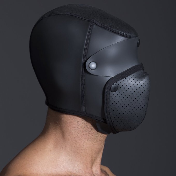 1 pic. Photoshooting for @665Leather by @ManoMartinez
Neoprene bondage hood. I like it 
https://t.co/52auuLKuEd