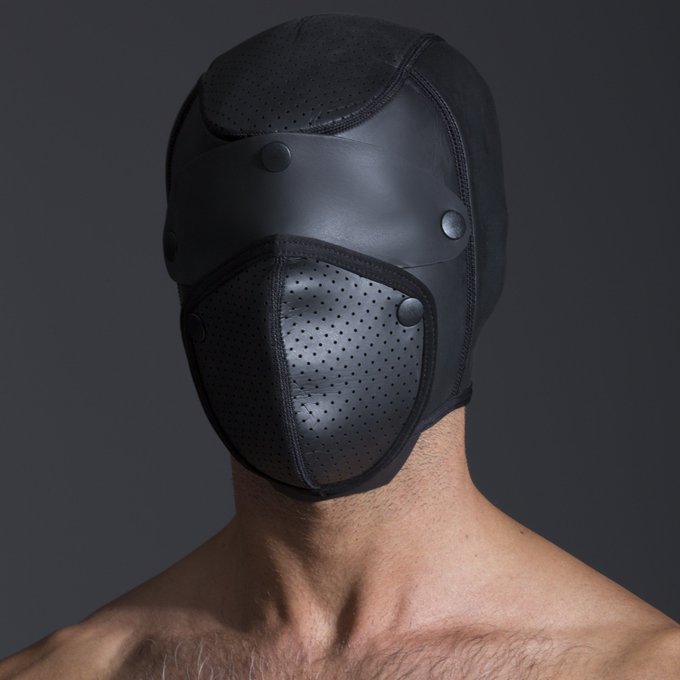 2 pic. Photoshooting for @665Leather by @ManoMartinez
Neoprene bondage hood. I like it 
https://t.co/52auuLKuEd