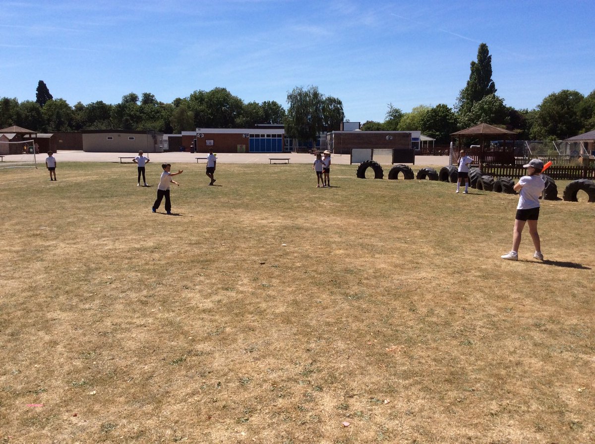 missblythabbots's tweet photo. Developing our rounders skills in the sun this afternoon @sblackwellpe @J3nnyHoward #abbotspe https://t.co/ZY3WtFBd4y