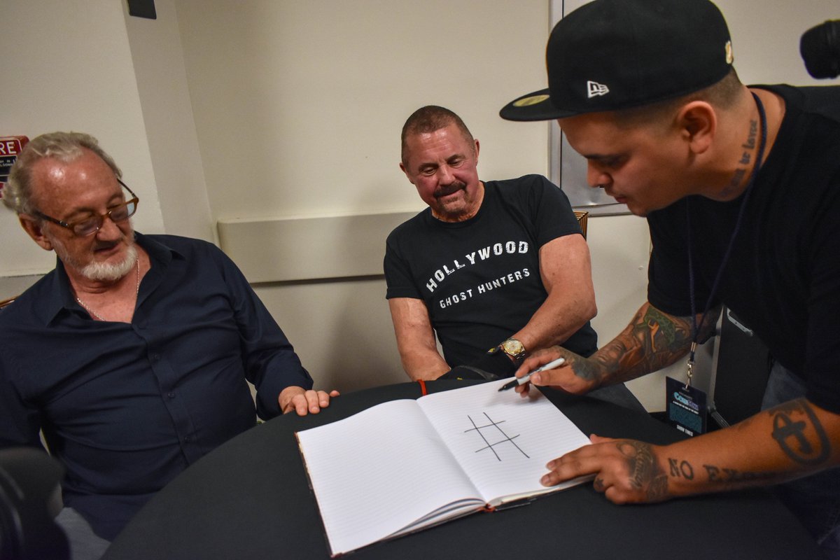 danteluna's tweet photo. Freddy Krueger vs Jason Voorhees face off in tic-tac-toe............
FULL VIDEO: https://t.co/RaKissvgNR
(@RobertBEnglund vs @kanehodder1 backstage of @ComiCONN ) #FreddyvsJason https://t.co/W61XvbH7KY