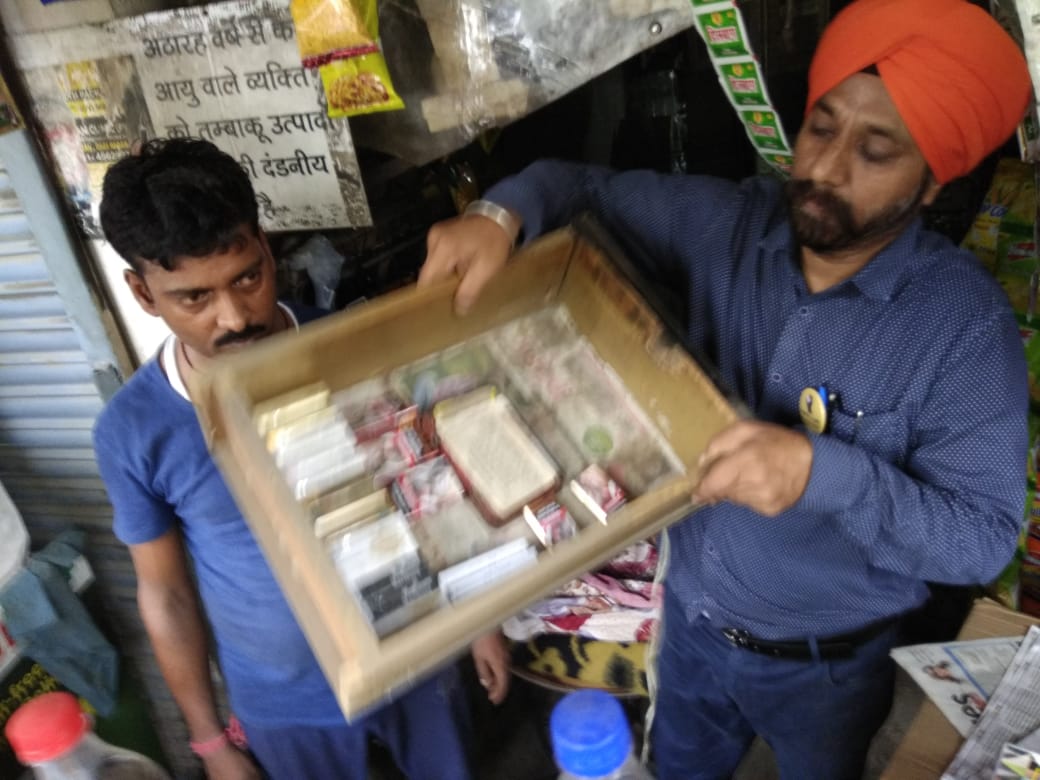 pleg4life's tweet photo. @MLAJagdeepSingh ji cracking down on the sale of cigarettes.
@AamAadmiParty @ArvindKejriwal @SatyendarJain @msisodia @adarshshastri @vikaskyogi #COTPA2003 #PledgeForLife #TobaccoFreeYouth https://t.co/rydIfsTXtV
