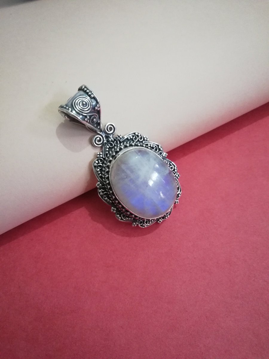 Rainbow Moonstone Pendant In Sterling Silver
buy at
etsy.com/in-en/listing/…
#RainbowMoonstonePendant #CrystalPendant #HandmadeJewellry #BohoPendant #DelicatePendant #BeautifulPendant #AnniversaryPendant #GiftForHer #PrettyPendant #StylishPendant #PartyWearPendant #BohoPendant