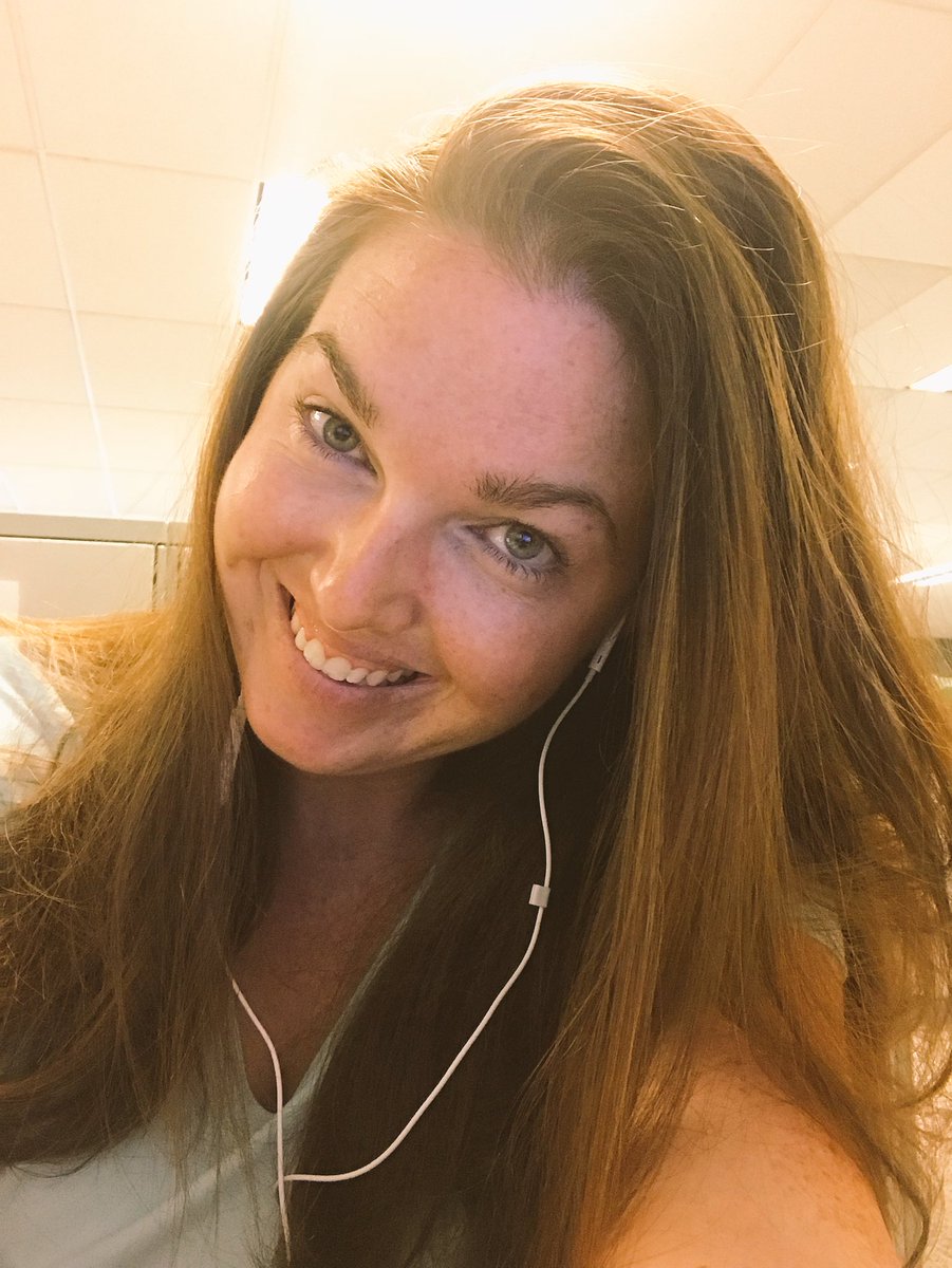 AmandaMarie_S's tweet photo. Monday morning at the office... let’s get it done today! 💯 
#office #OfficeSpace #HappyMonday #putinsomework #werk https://t.co/1VPsqxuAtD