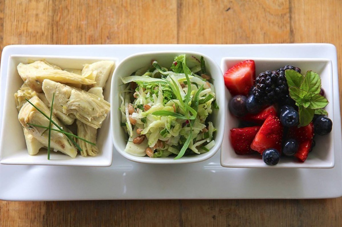 SkyRunOkanagan's tweet photo. Local Tip: Stop by @TheBenchMarket to enjoy one of the top food destinations in the #SouthOkanagan! They offer all-day breakfast, weekend brunch, baked goods, gourmet lunch, takeaway meals, and groceries. #Penticton https://t.co/XlpPCi3F0Y