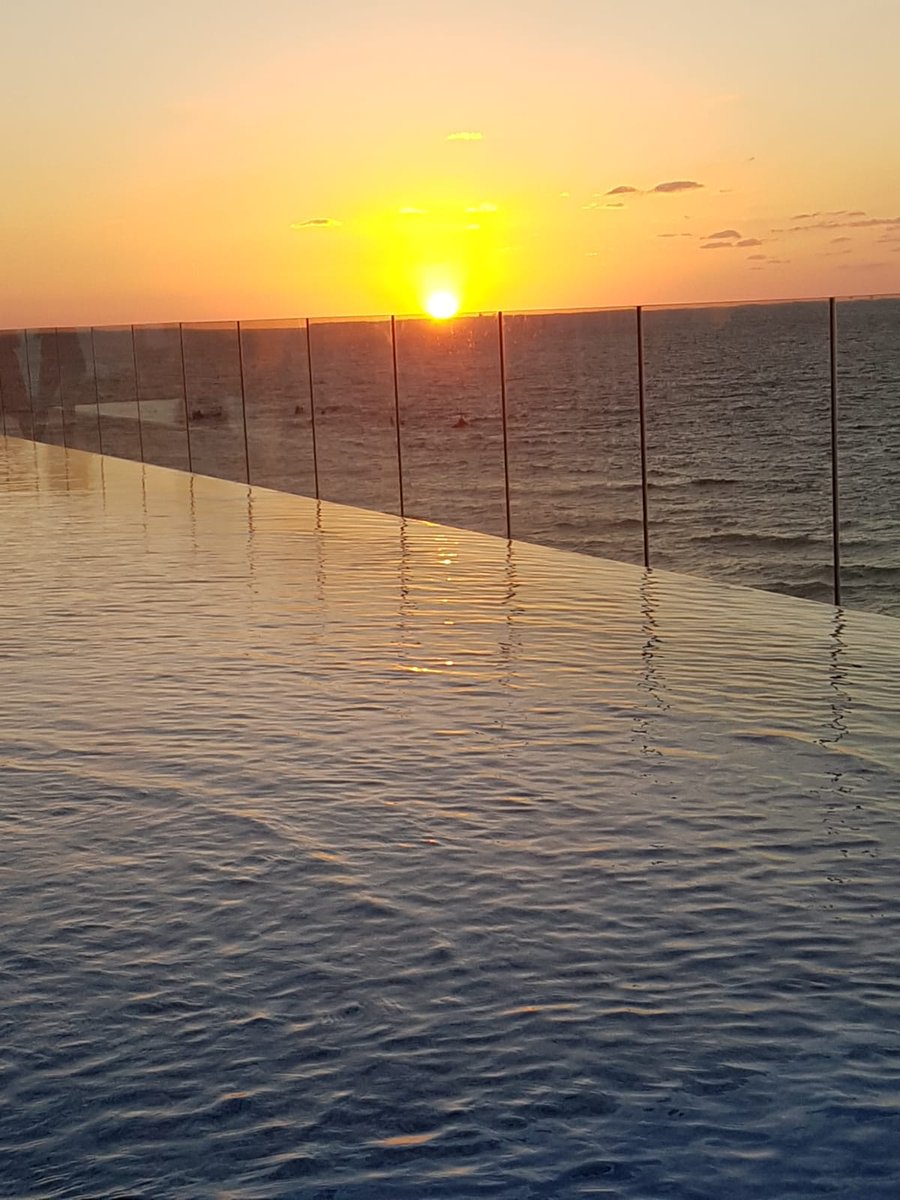 Just another stunning sunset snapped by a member of the Travelink team last night! At the magnificent <a href="/TheSetai/">The Setai</a> 🇮🇱️😎😌 
travelinkuk.com