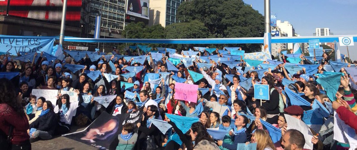 AnaBelenMarmora's tweet image. Nunca más callados. No van a poder detener esta ola celeste 🌊 que crece en ᴛᴏᴅᴀ la ᴀʀɢᴇɴᴛɪɴᴀ 🇦🇷 Exigimos que nos representen. #AbortoDebateFederal