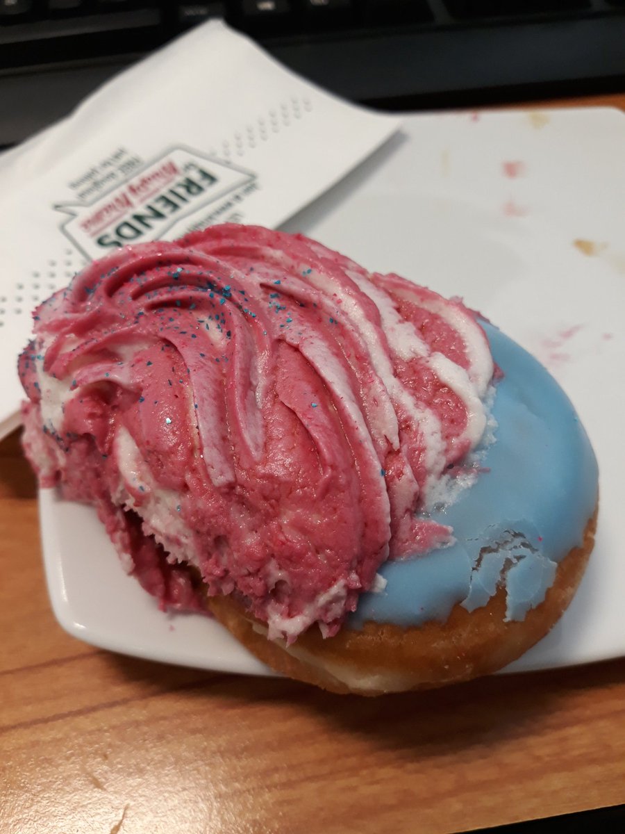 TheBinaryGirl's tweet photo. I'm fairly certain that the work colleague who gave me this cake (and thus ruining my diet) doesn't understand the significance of the colours 😁 #transcake https://t.co/0ULmMWKYNj