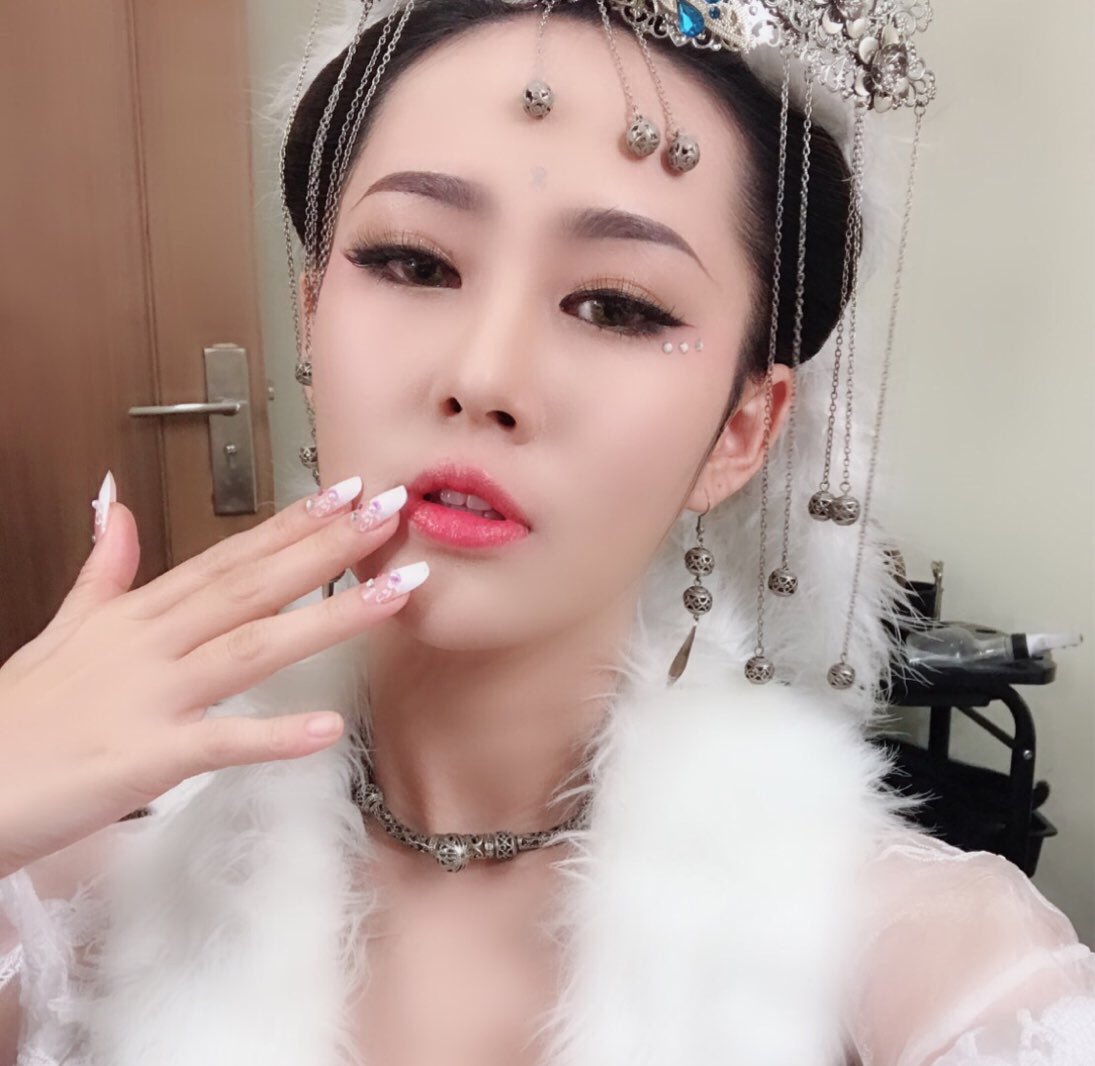 ZakAtanasovski's tweet photo. You have to see this live stream!  Yoyo洪蓉🌺's live stream is awesome!
https://t.co/nOvYXsc8n6 https://t.co/FnxFropJNB