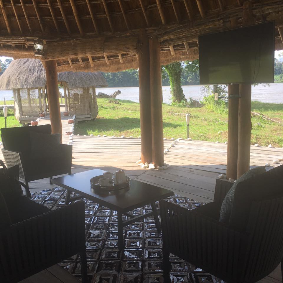Amis du #Cameroun, un nouvel Eco lodge vient d'ouvrir au #Cameroun : Sanaga Beach Lodge&amp;Forest. Il offre une capacité d'accueil de 100 personnes pour l'hébergement et jusqu'à 1000 personnes pour la restauration. (Propriétaire : Helene Duran du  Oveng Lodge)  #Tourisme