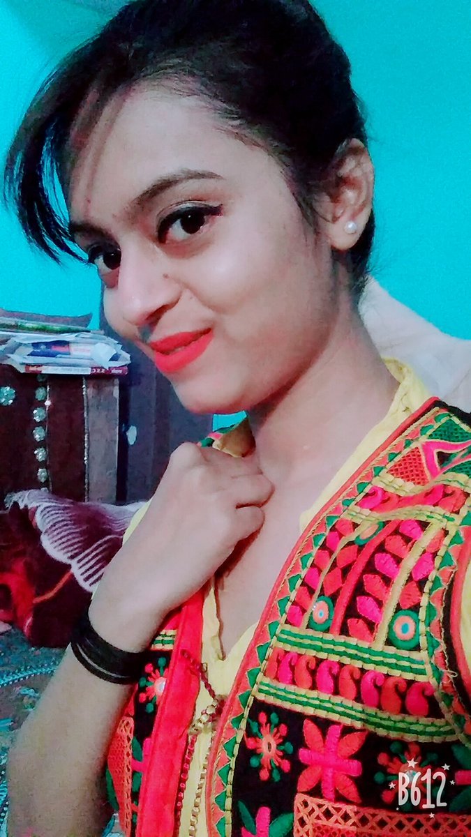 ShaliniModi4's tweet photo. Jise main chahu 
Use or kya chahiye 😝😬 https://t.co/Dp6y9RnFnG