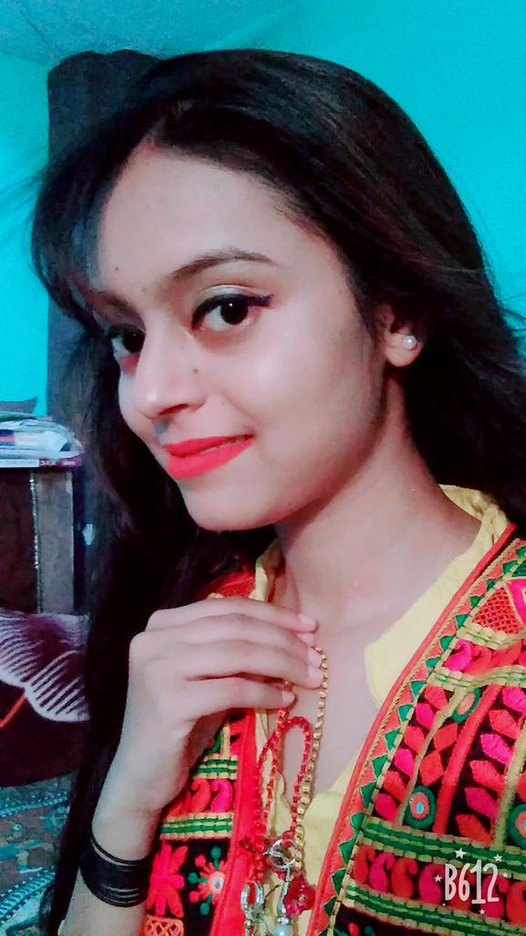 ShaliniModi4's tweet photo. Haqeqqt zid kiye baithi hai chaknachur krne ki.. 
Magar har aankh phir sapna suhana dhund leti hai. 😍🤗 https://t.co/1VOzl3jaOn