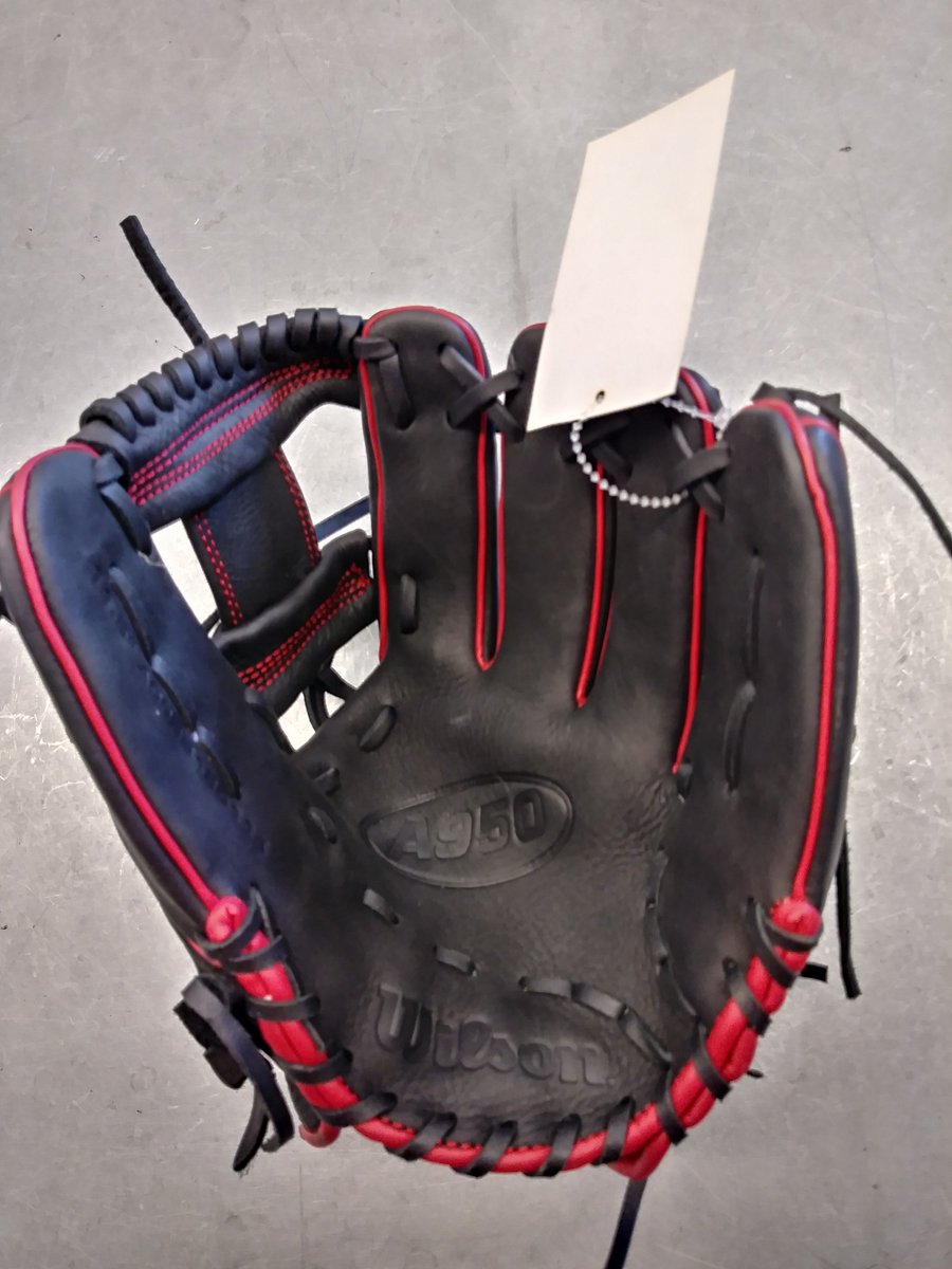 PlayClawson's tweet photo. We have 2 of these mitts in stock brand new....Plus our baseball equipment is on sale!!! Wilson A950 11.5" https://t.co/j1FO9ZVxR5