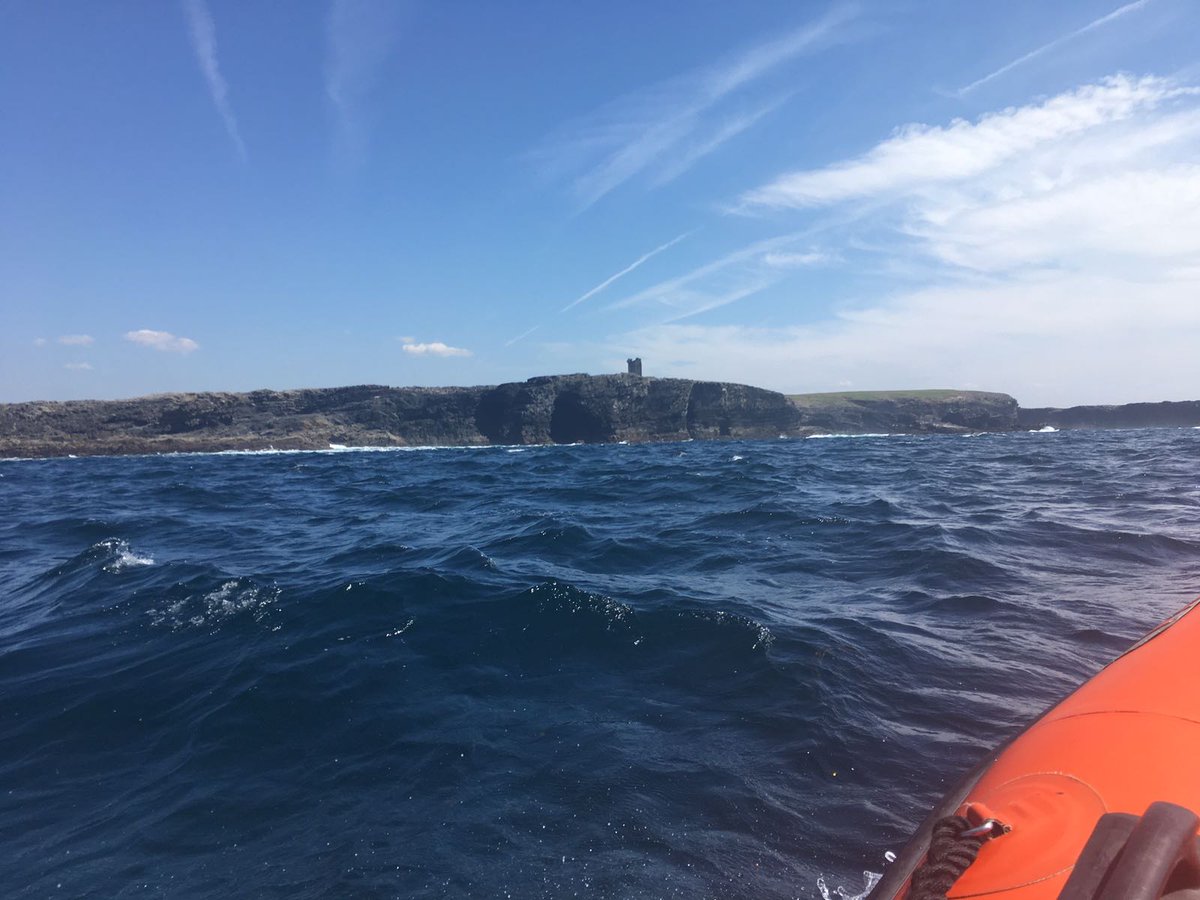 trinitydiving's tweet photo. We BEAT the HEAT 😎🌞by hanging out underwater this weekend in Kilkee! Stunning shores, beautiful water, and friendly crayfish made for an excellent weekend! Congrats to our new SDs @Conor_Dore + Diarmuid! 🐟🐠🐡#divewithfriends #scuba #kilkee #ireland @BSACdivers @tcdsports https://t.co/l2bEaNEZkL