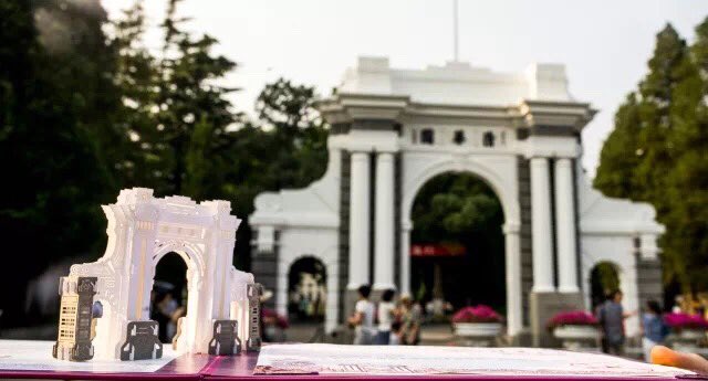 Welcome to the Class of 2022! This year’s first admission letter from #Tsinghua will be sent out tomorrow. The #acceptance letters are embedded with a laser printed #3D popup of our century-old Memorial Gate, and represent Tsinghua’s history and academic #innovation. #freshmen