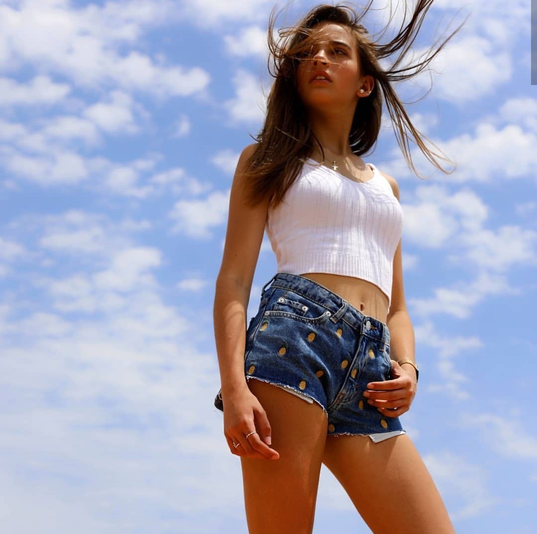 MariaQMCJ3's tweet photo. Outfit con new short @pullandbear
#SS2018
.
#marilovers #merriers #pullandbearlimited #pullandbearcommunity #pullandbear #moda #itgirl #cool #girl #styles #iloviu 💲 https://t.co/4Chqm1yxAm