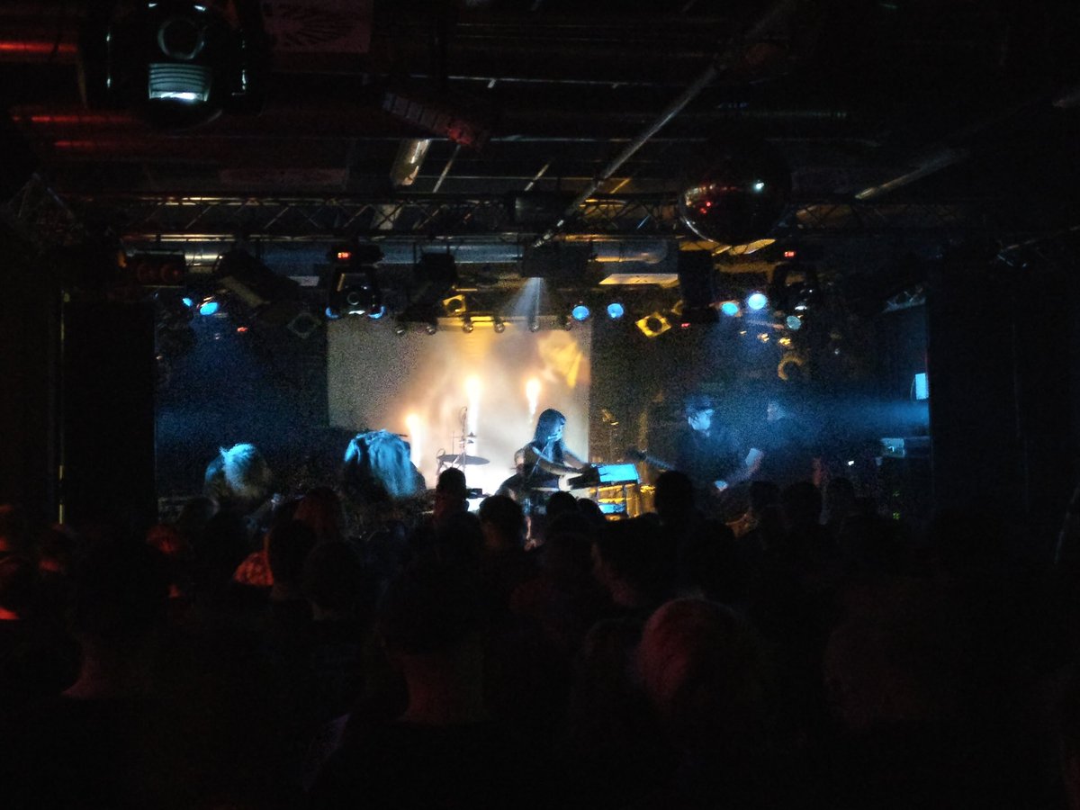 dose85's tweet image. #WOLVENNEST at @Feierwerk089 - wierd mid tempo neck-breaker atmospheric black metal with 3 guitars, a female lead singer and a teremin - pretty great stuff.

Next up: @wittrofficial