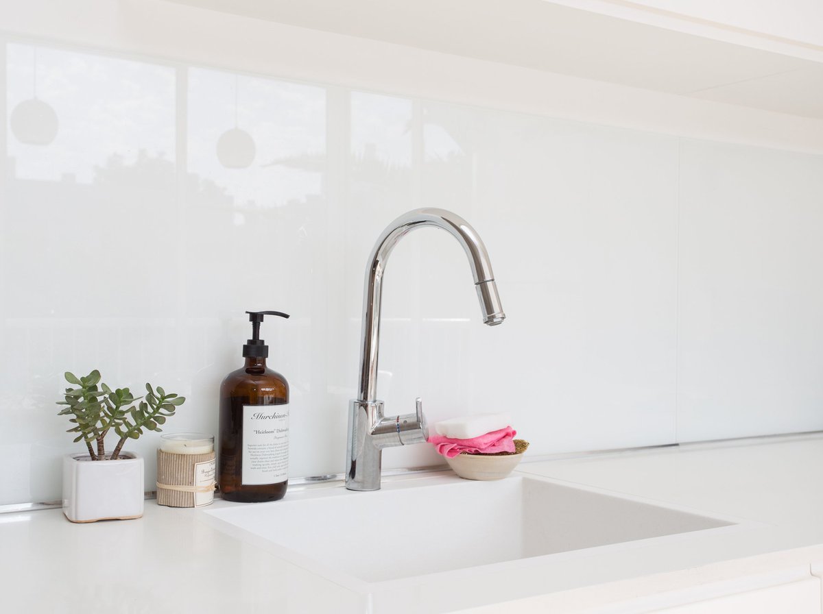 everylittleUK's tweet photo. Reasons to simplify your kitchen... #declutter #simplify 
https://t.co/MjQxxpIvxJ https://t.co/NeIgGEcajr