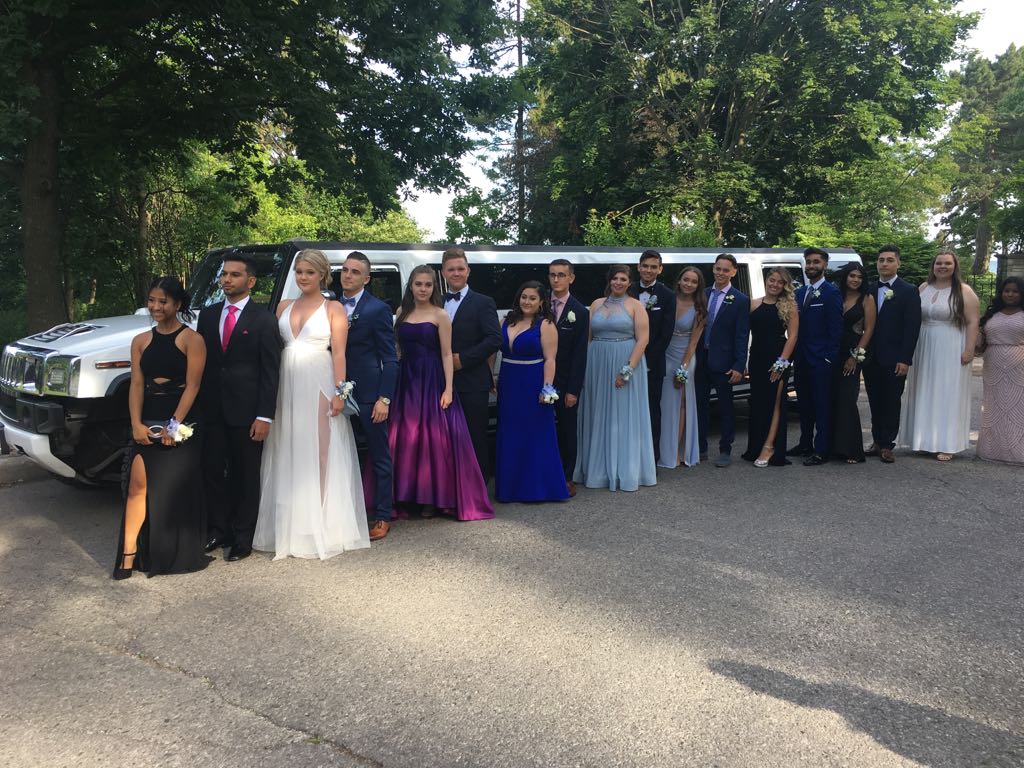 rentals_limo's tweet photo. Enjoy your #Nightout &amp; #BirthdayParty in a Stylish #Limo with your friends &amp; family by hiring #TorontoLimoRentals- https://t.co/1qjXd4yLs0 https://t.co/3hsbiC2a4V
