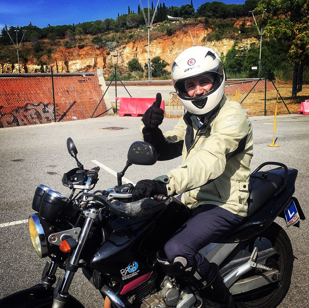 Motoescuela_es's tweet photo. Buen trabajo de nuestros alumnos hoy en pista !! Seguimos aprendiendo..... V’sssss
#Motoescuela #Yamaha #PontGrup #moto #motero #motard #carnetdemoto #autoescuela #motos #libertad #enjoy #live #permisodemoto #permisoAM #permisoA1 #permisoA2 #permisoA #motorbike https://t.co/vLSlF0a7Ue