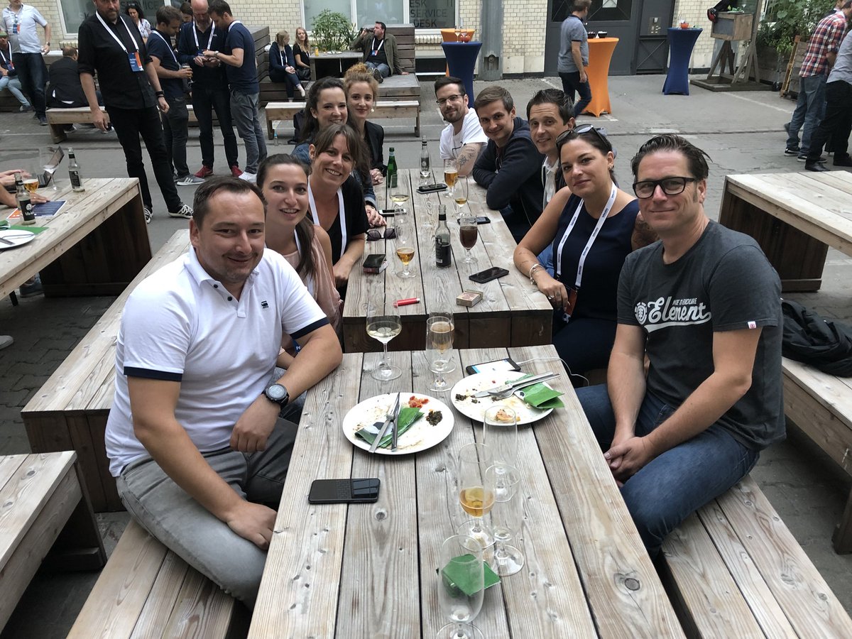 Annalorenz81's tweet photo. @Tradebyte, @bestitcon, @Loewenstark, @KOMMERZ_EU beim #idealopublicviewing
@idealo_de vielen Dank für die Einladung.
#tradebyteandfriends #ecommerce 
#prek5 #k5BLN https://t.co/nPKyn6wZtz