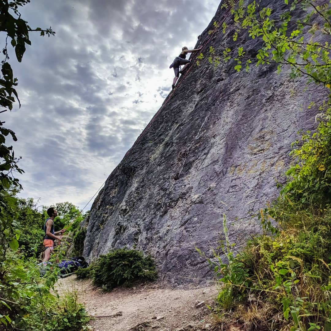 foggles123's tweet photo. Yesterday was perfect... sun, snacks and slabs! ☀️ 🍫 🧗‍♀️ #climbing #ropeclimbing #outdoorclimbing #girlswhoclimb #dyserth #dyserthwaterfall #castleslab https://t.co/ePbPSFSJzb