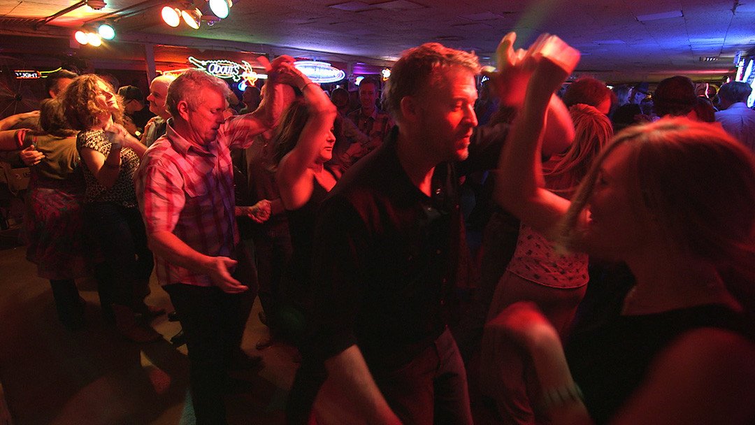 BrokenSpokeFilm's tweet photo. Now streaming on @amazon &amp; more: HONKY TONK HEAVEN: LEGEND OF THE BROKEN SPOKE. The world famous dance hall where they "play music for men and women who want to touch each other in public.” Featuring: @TheDalewatson @WillieNelson @jerryjeffwalker @jessedayton #BrokenSpoke @sxsw https://t.co/MBF0zyuYiB