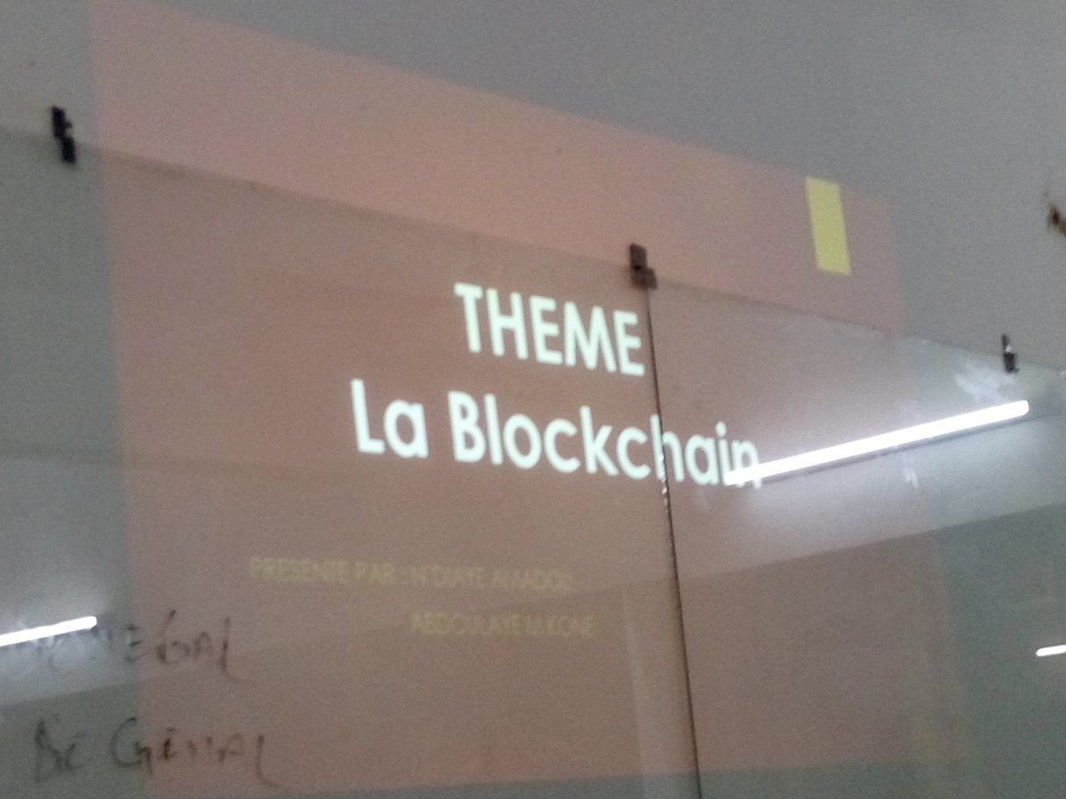 EmmanuelBama's tweet image. Une belle soirée en compagnie de mes élèves ingénieur du #PoleTech en #Réseaux #Telecom. Job et présentation sur #Blockchain et #Monitoring  réseaux.