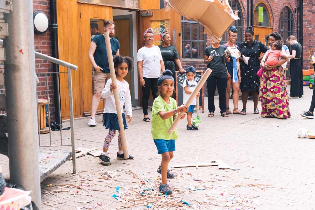 CIVIC_SQUARE's tweet photo. Thanks to @andy4wm & team for visiting us as part of #WMCommunity, a weekend of events, all across the region. @BoxwarsBrum was quite something & it was wonderful to see all together making, creating, destroying, rebuilding. Well done to our very own @danielyep!
#BoxWarsBrum https://t.co/ZjWDTLpzvi