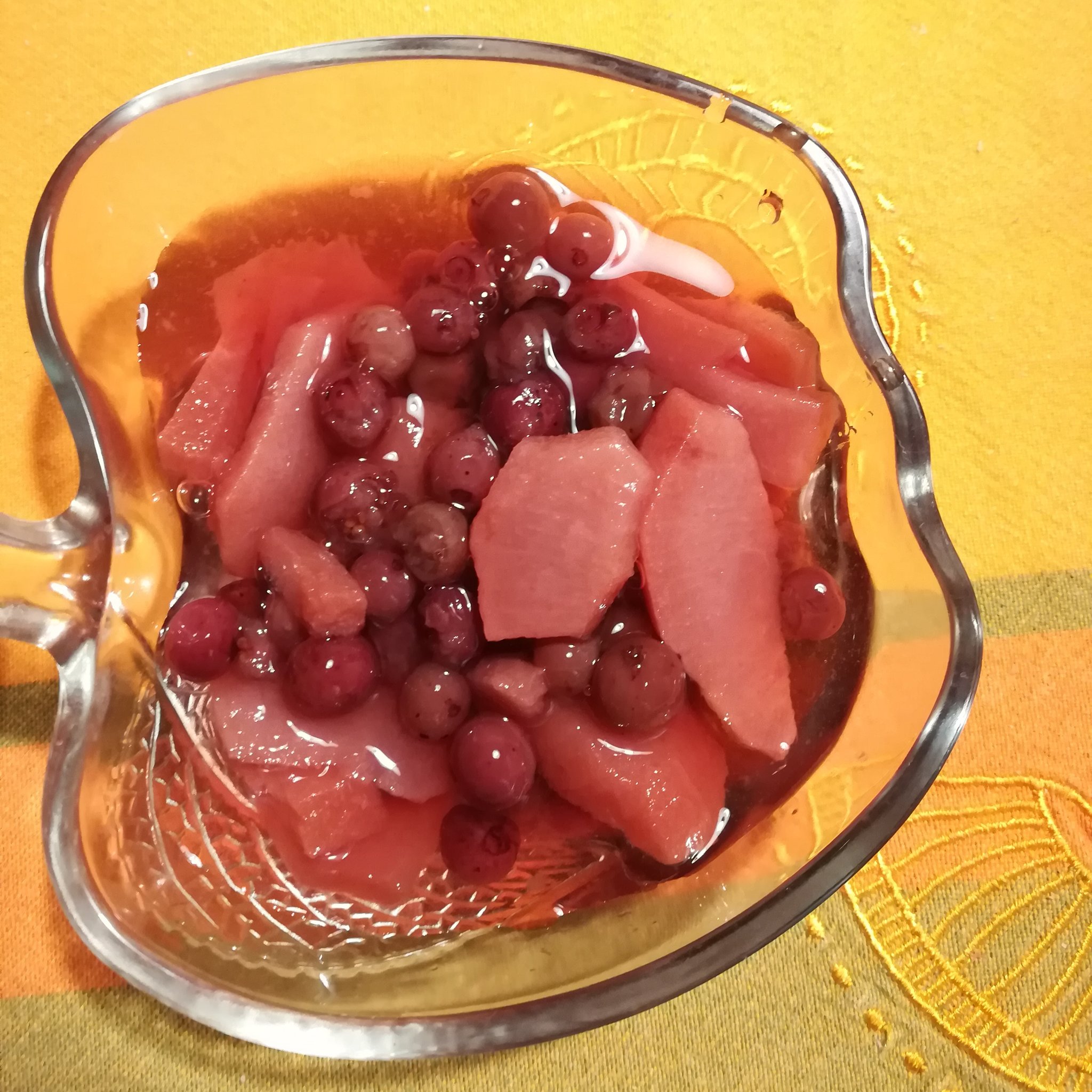 Alberto Zúñiga B. on Twitter: "♒#Ugni molinae♒ At the dessert time, Chilean guava with quince in syrup/A la hora del postre Murta con membrillo en conserva casera. #floradeChile https://t.co/jtOrdd9t1z" / Twitter