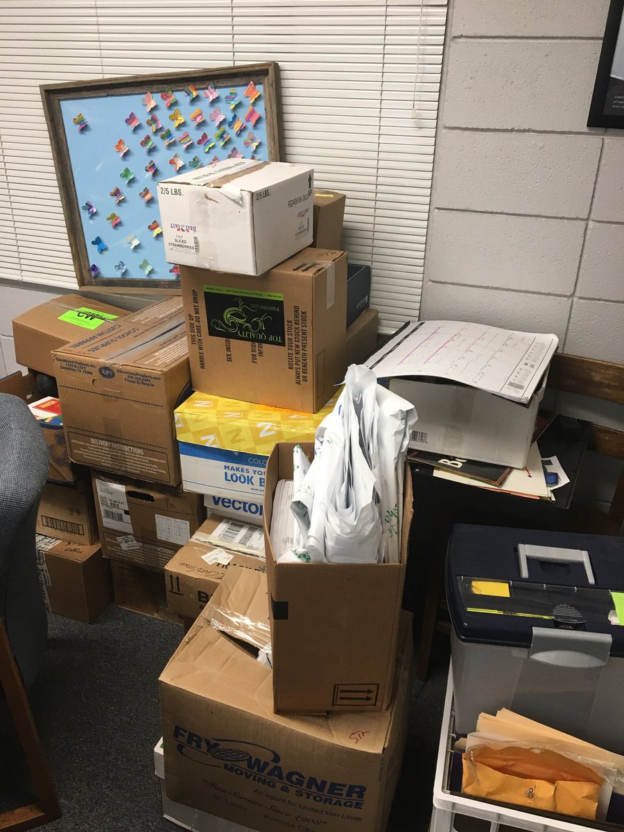 STMKCPrincipal's tweet image. First Day in the office at STM....I'm sure these boxes will get emptied soon. Got a few things to do first.....
#reducetheclutter