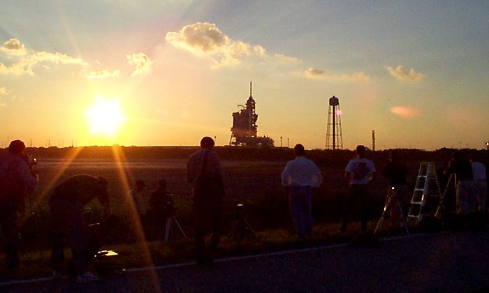 BillHuntBits's tweet photo. Pix from a warm October night and morning, 20 years ago, I spent at the @NASAKennedy Press Center on the eve of the launch of #STS95 & #JohnGlenn's return to space on #ShuttleDiscovery. A truly magical experience, with not a wink of sleep. I meet ALL of my heroes at once. #NASA https://t.co/tKbQBOWoZu