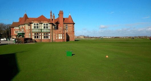 ParamountLytham's tweet image. Are you looking for a golf holiday close to home #PrestonHour? We offer luxury apartments in the heart of Lytham just minutes from local golf courses ⛳️