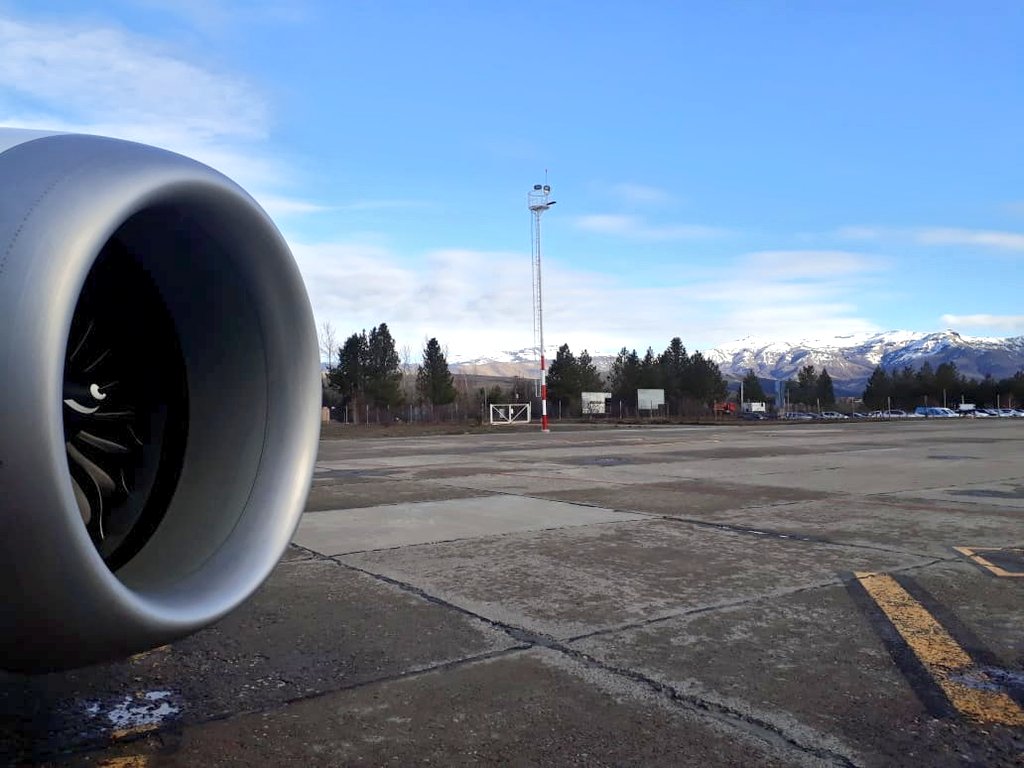 HANGARX's tweet image. El Aeropuerto de #Chapelco recibió por primera vez un Boeing #737MAX8 de @Aerolineas_AR
#ThinkMAX