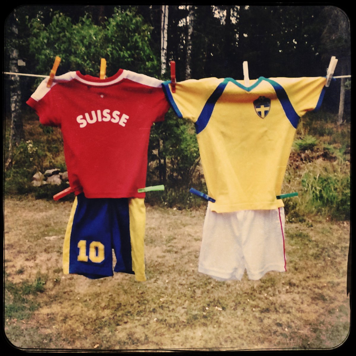 MedientrainerCH's tweet photo. Allt är reda inför matchen #SWESUI #SCHSCH till höger för första 45min sen ska la Lilla byta. Alles parat für den Match. Rechts für die erste Hälfte, dann will sich la Lilla umkleiden. #WM2018 https://t.co/FudWVpp589