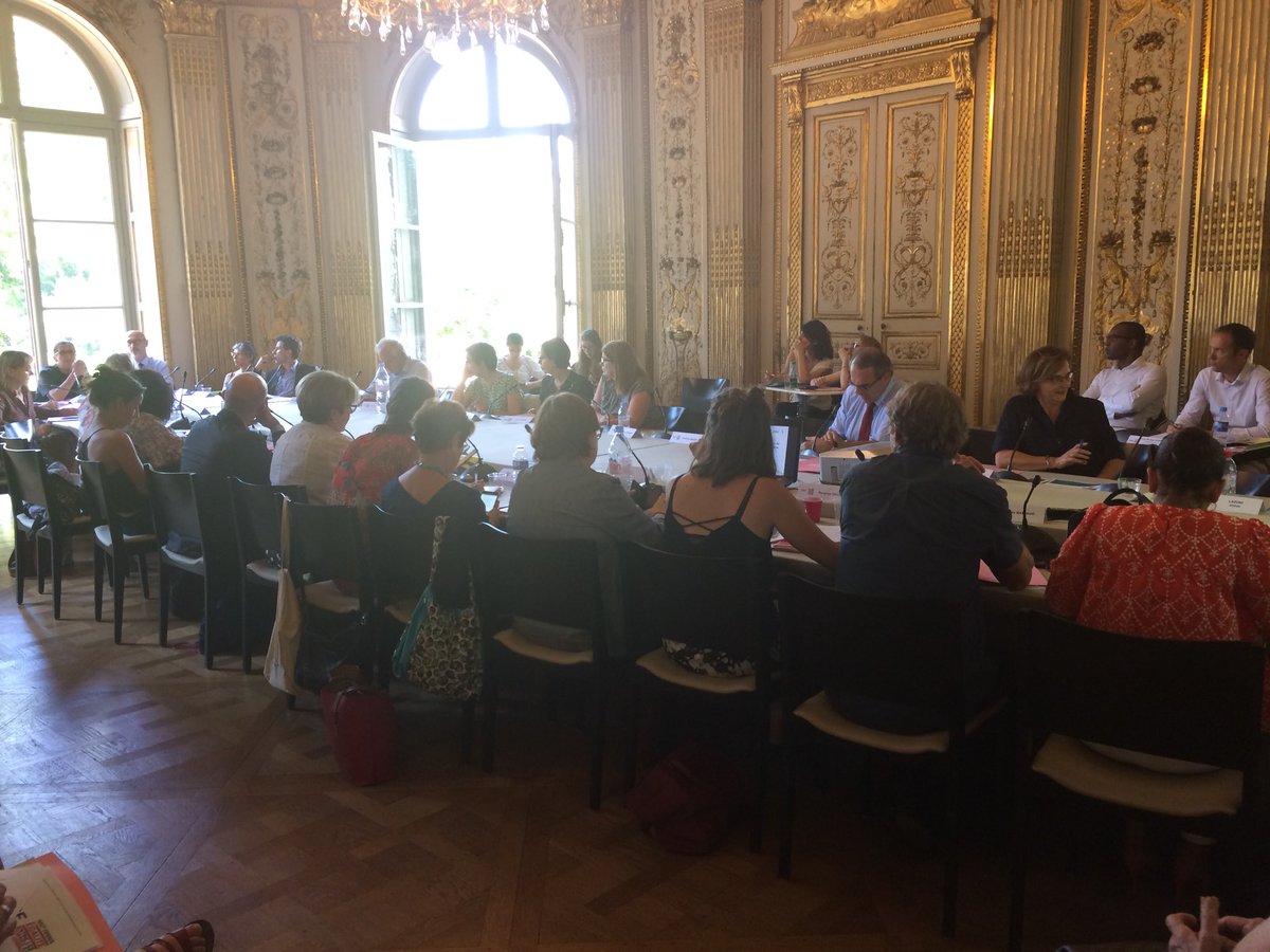 HCEfh's tweet photo. Echanges des membres du @HCEfh au sujet de l’évaluation intermédiaire du 5ème plan de lutte contre les #violencesfaitesauxfemmes. #DirectHCE https://t.co/3oE1Fhf1cp