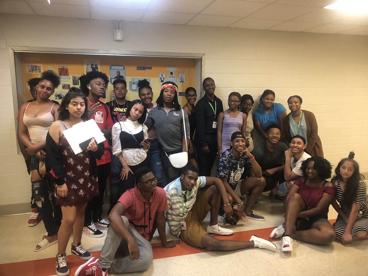 _cash_flows's tweet photo. The SONE group was very engaged with their questions and insights. All together it was a great experience #summerjobsconnect #YMM2018
#BankOnDC @BankonDC https://t.co/UYkravzylt
