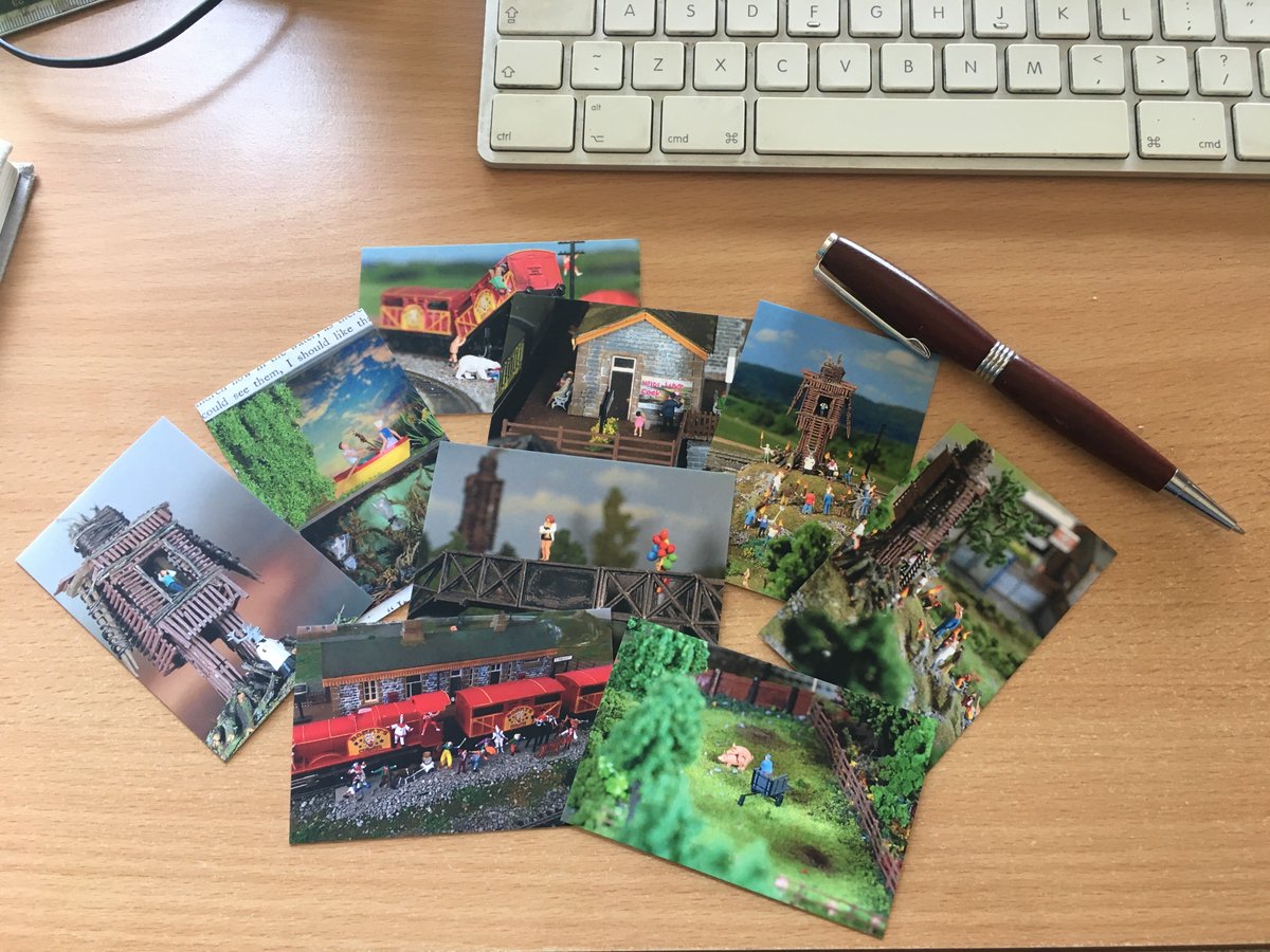 So excited to get these new cards and mini cards from <a href="/MOO/">MOO</a> designs. They are such a freaking great company... they have never let me down. The mini-cards especially are soooo cute. Don't really want to give them away... #callingcards #PRINTING #design