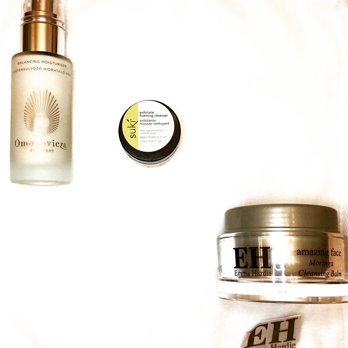 allurebygrace's tweet image. I LOVE this face routine 😍 using
@EmmaHardieUK #cleasingbalm + the super soft cloth 😍
My favourite exfoliator by @sukiskincare #foamingcleanser, with leaving my face super smooth! Finally @Omorovicza #balancingmoisturizer 
All the above courtesy of @lookfantastic #beautybox.
