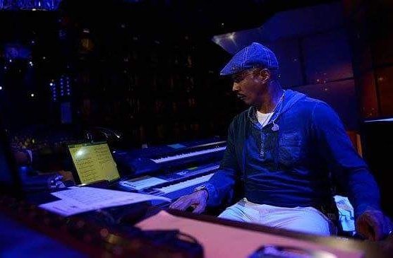 TwoBeatsOneSoul's tweet photo. Working on beautiful things for you.
@RayChewLive https://t.co/e6qo0fBZqP