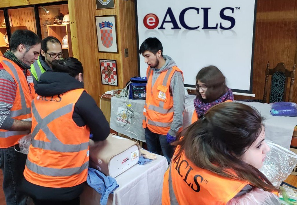 omega_cap's tweet photo. #eACLS simulación de casos en Punta Arenas https://t.co/ozdnhLT0mH