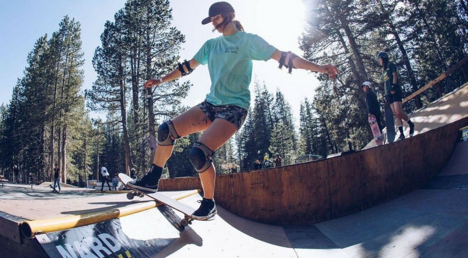 LeviStraussCo's tweet photo. Alexandra couldn't be more proud to @skatelikeagirl. Find out why this @LeviStraussCo employee volunteers at the Bay Area nonprofit that's empowering girls through the art + sport of skateboarding: https://t.co/JvPKh1gazy #LeviGivesBack https://t.co/Rjcs4zj0cF