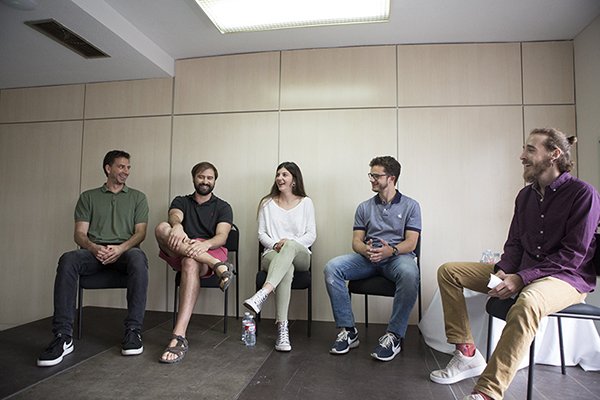 W2Amanagement's tweet photo. Más de 60 personas, entre alumnos y padres, pudieron disfrutar de diferentes charlas informativas - redes sociales, nutrición, motivación - y de una mesa redonda de varios alumnos o ex alumnos que han estudiado/competido en una universidad de Estados Unidos. https://t.co/1OVGgZyh6v
