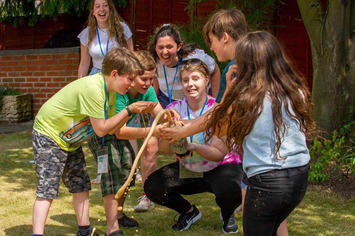 Young liberals have fun in the LJY-Netzer mad science session