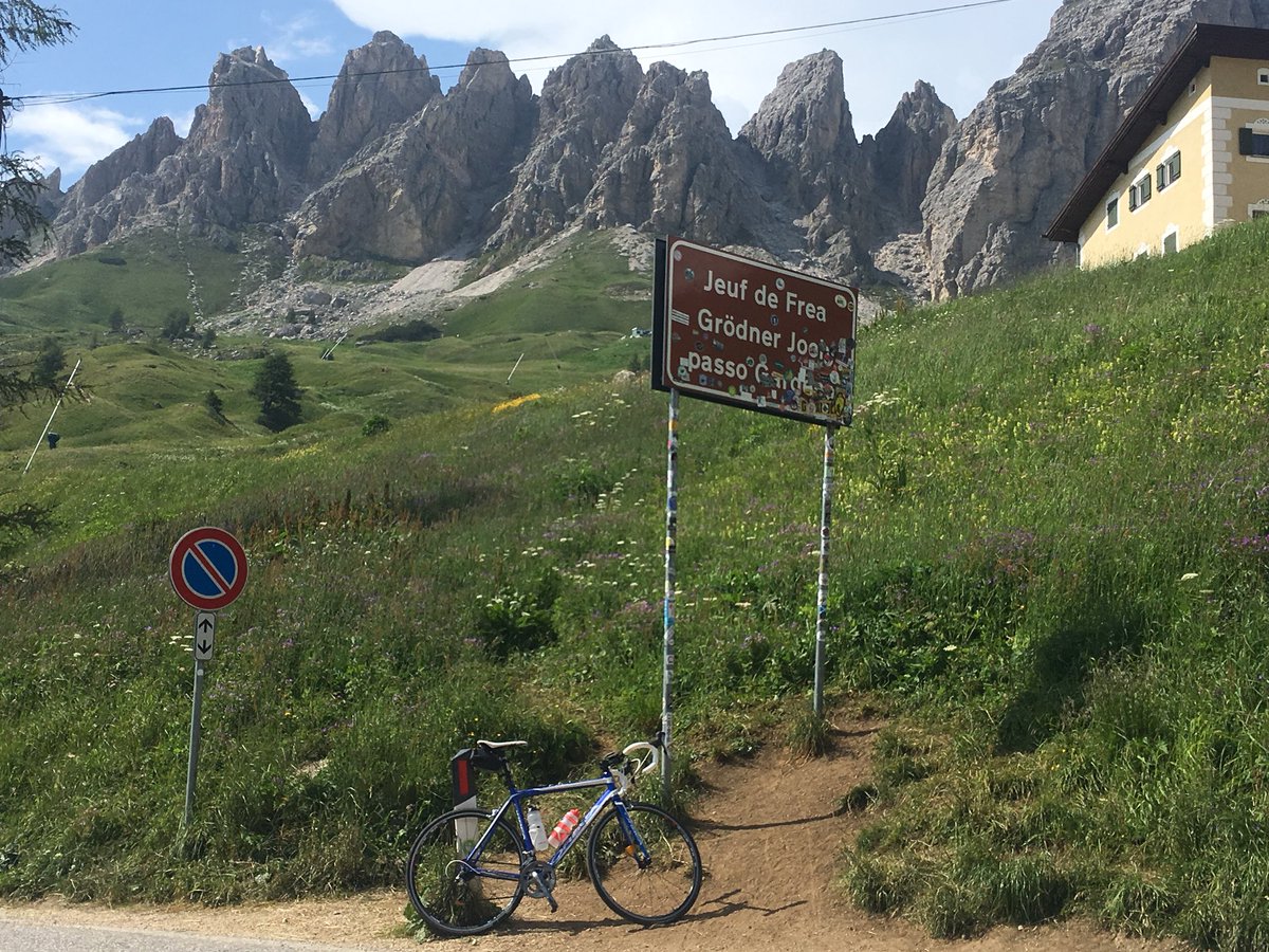 TomV_5's tweet photo. I just enjoyed a light recovery ride up the Passo Gardena (this time from Corvara). Great climb with incredible views #MDD32 https://t.co/xksWqCmYPk