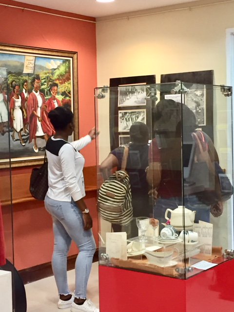 uwimuseum's tweet photo. #MuseumMonday #FirstThroughTheDoor : Students from the #Accounting prog @MSBMJA @uwimona_fss @UWImona @UWIMonaGuild checking out their uni history #TheUniversityoftheWestIndies #UWI #UWIat70 #ComeAgain https://t.co/bENHKMiuOl