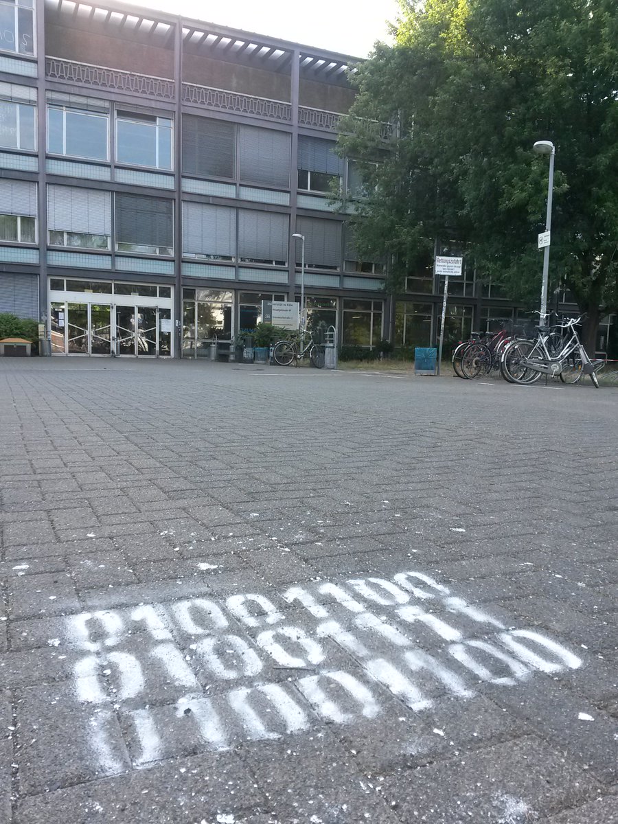 friedsio's tweet photo. 'lol' im wahrsten Sinn - an der #HF @UniCologne wurde am Wochenende #oldschool #binär #codiert. Ein Zugang dem Ganzen auf die Spur zu kommen im Sinne von #InformatischeBildungfürAlle  #DigitaleBildung!? @Lehrer_innen @schoolisopen @OERlabs @shofhues @OERinForm https://t.co/Sc8YJJimz5