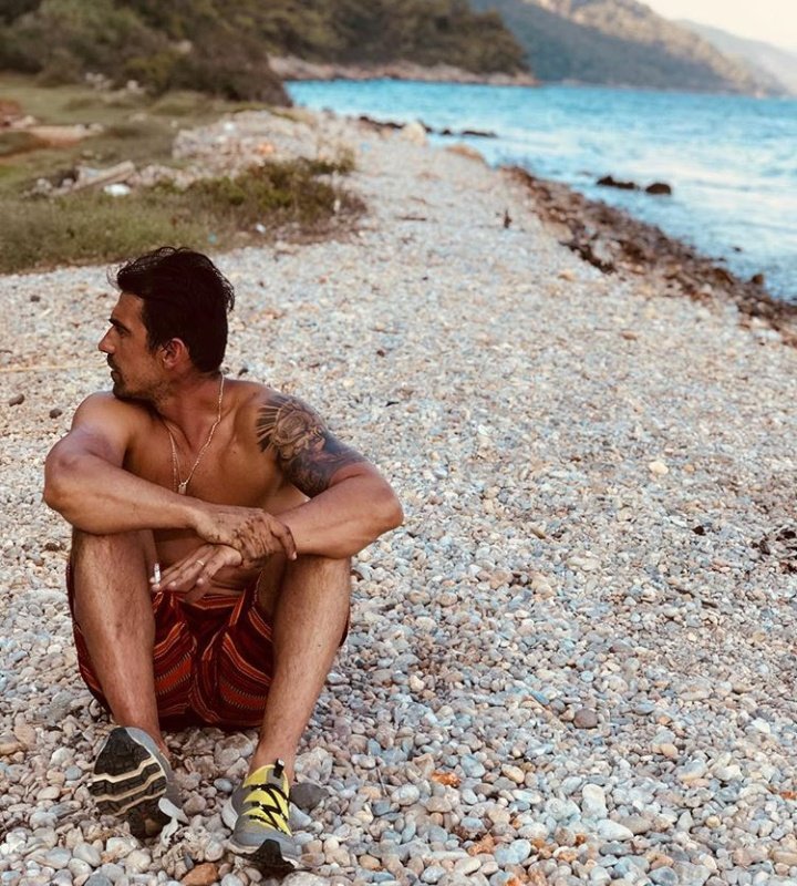 نييييو الحب 😍😍😍😍😍😍😍😍
#İbrahimCelikkol 
#SiyahBeyazAşk