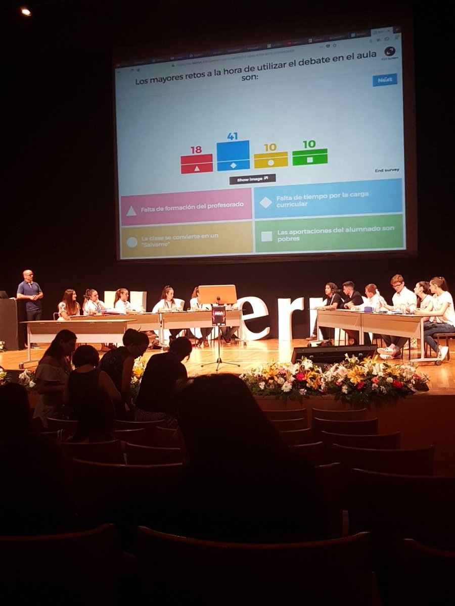 aranchasilva's tweet photo. #CongresoUcoeRM Interesante la charla de la importancia de hacer debates en los colegios. https://t.co/5PfWqyQkBX