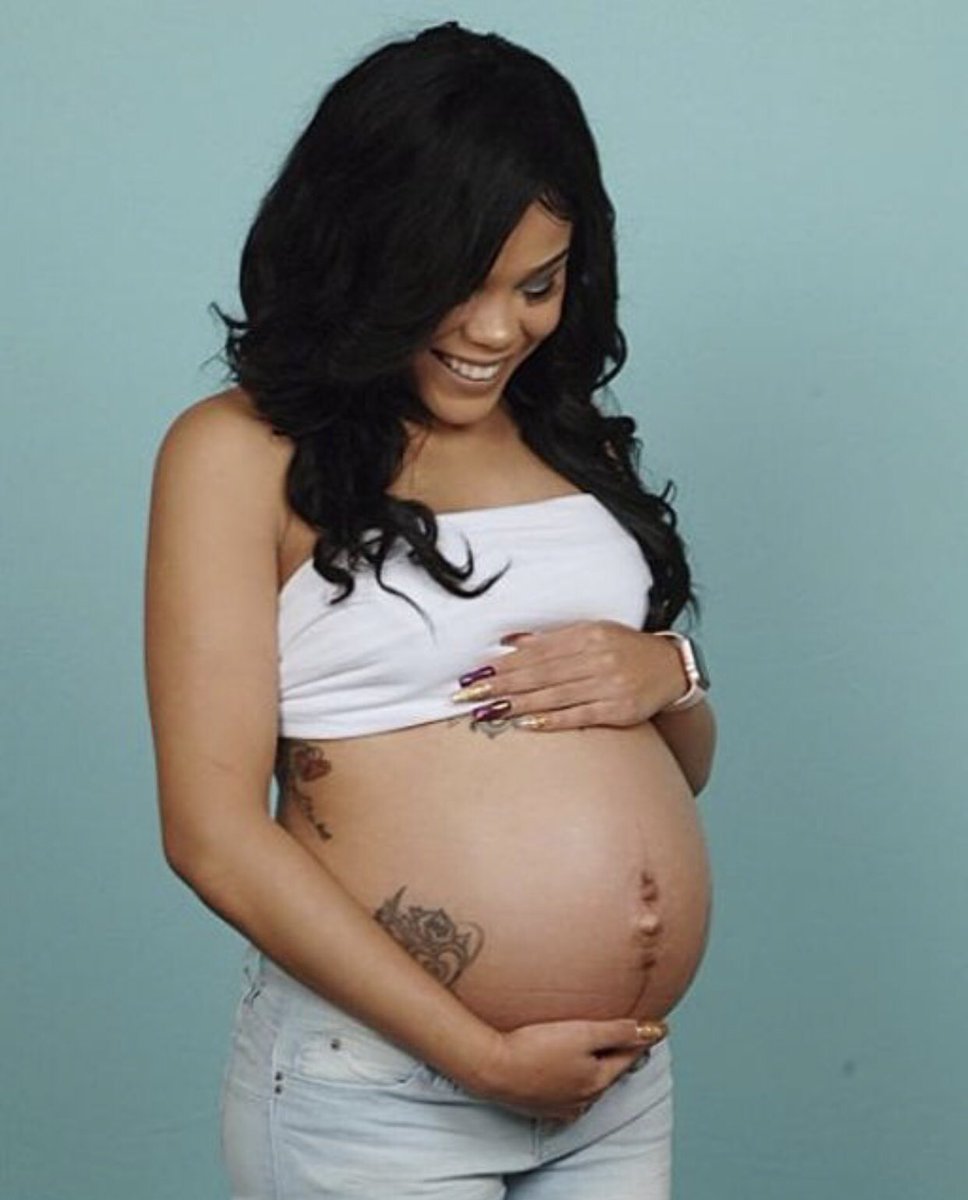 _Brashai's tweet photo. Maternity photos 🌺💕 #FourWeeksLeft https://t.co/RB0qRqPH76