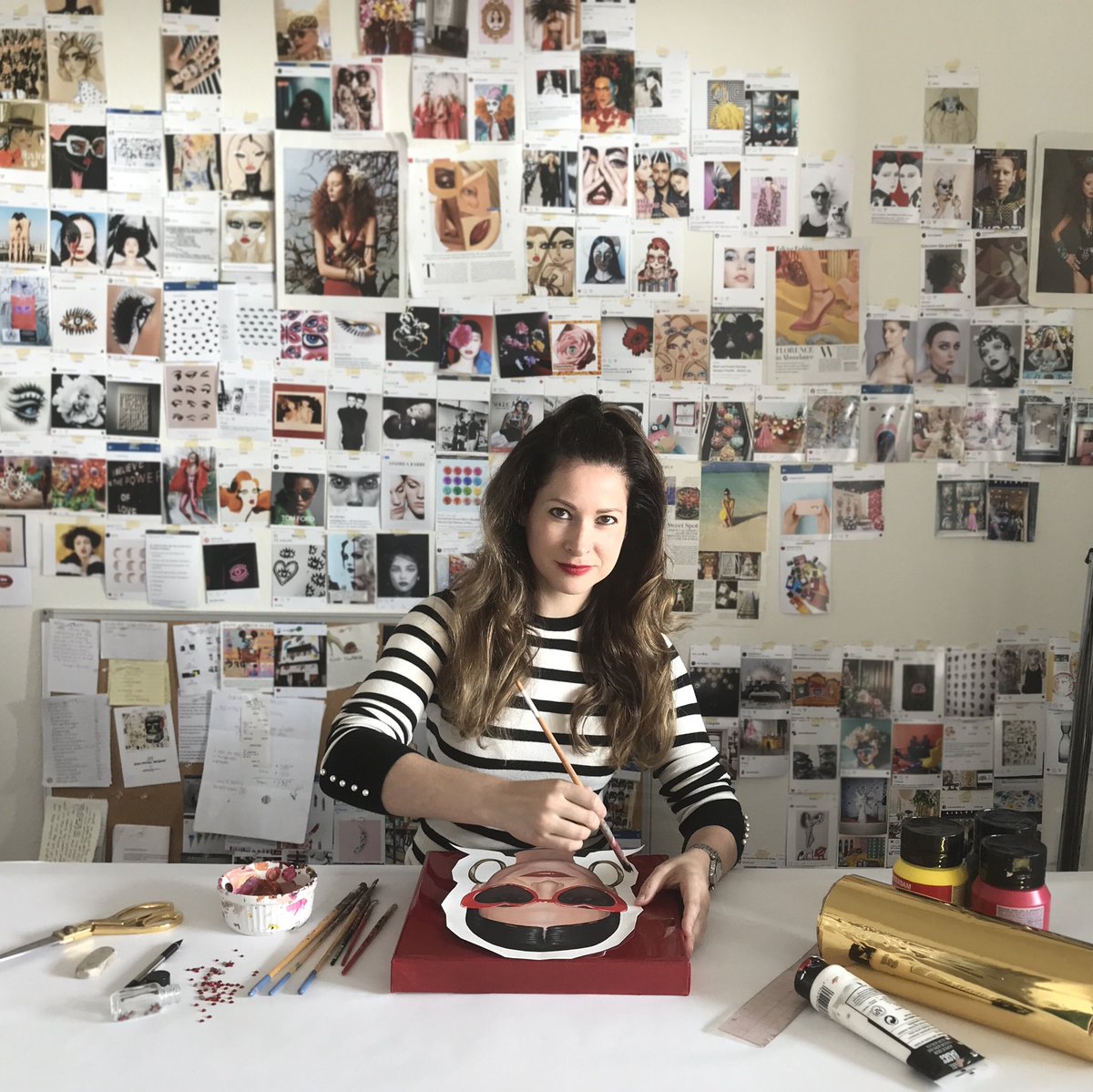 AdriannaKinal's tweet photo. Happy Monday babes...💋 #inmystudio #artstudio #wip #fashionart #popart #popartist #LAartist #womenartists #batgio #gio_graphy https://t.co/j5kH9bctWM